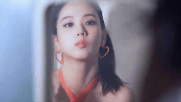 Hậu trường phô diễn visual mới toanh của BLACKPINK: Jisoo sexy lạ quá, mê nhất Jennie vì vừa ngây thơ vừa sexy xịt máu - Hình 9