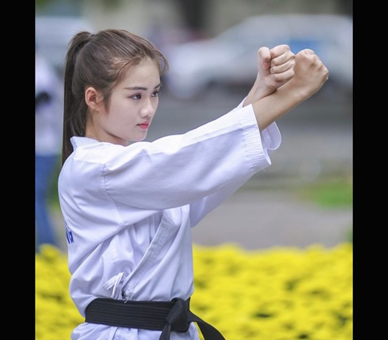 Nữ VĐV karatedo trở thành Á khôi, vòng ba 97cm vẫn không mê đồ khoe da thịt - Hình 4