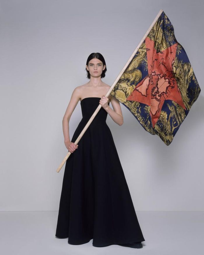 Nhà mốt Dior tổ chức triển lãm tại tuần lễ thời trang Paris
