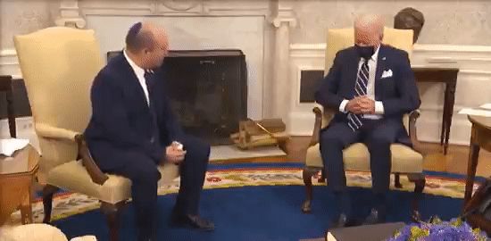 Clip Tổng thống Joe Biden ngủ gật khi đang tiếp khách quý tại Nhà Trắng gây bão MXH, dân Mỹ được phen hết hồn - Hình 2