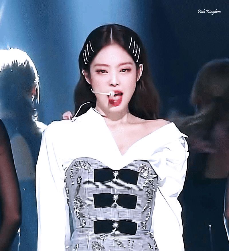 Idol Kpop có biểu cảm cuốn hút nhất: V (BTS) thầu mảng nam, mảng nữ Jennie (BLACKPINK) hay Seulgi (Red Velvet) đỉnh hơn? - Hình 15