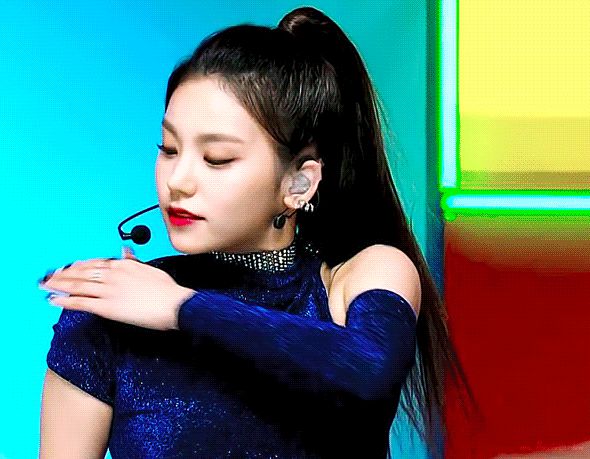 Idol Kpop có biểu cảm cuốn hút nhất: V (BTS) thầu mảng nam, mảng nữ Jennie (BLACKPINK) hay Seulgi (Red Velvet) đỉnh hơn? - Hình 19