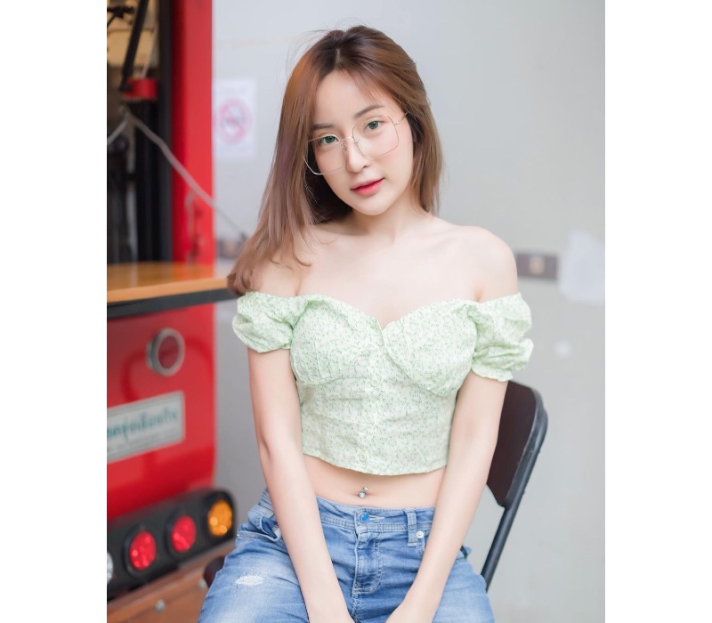 Chụp đại vài bức hình ở nhà, hotgirl vẫn khiến CĐM đứng ngồi không yên bởi chiếc áo hư hỏng - Hình 13