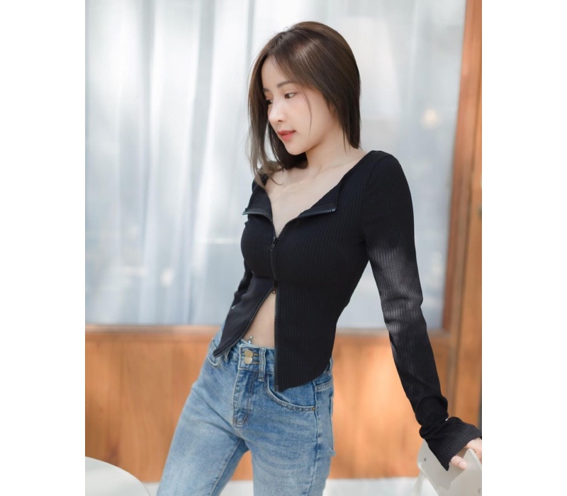 Chụp đại vài bức hình ở nhà, hotgirl vẫn khiến CĐM đứng ngồi không yên bởi chiếc áo hư hỏng - Hình 9