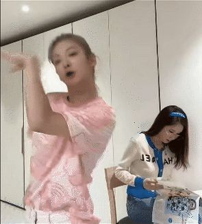 Seohyun đột nhiên bị fan TWICE tố cười nhạo, khinh miệt Jihyo khi ném hình hậu bối xuống đất: Chuyện gì đang xảy ra? - Hình 5