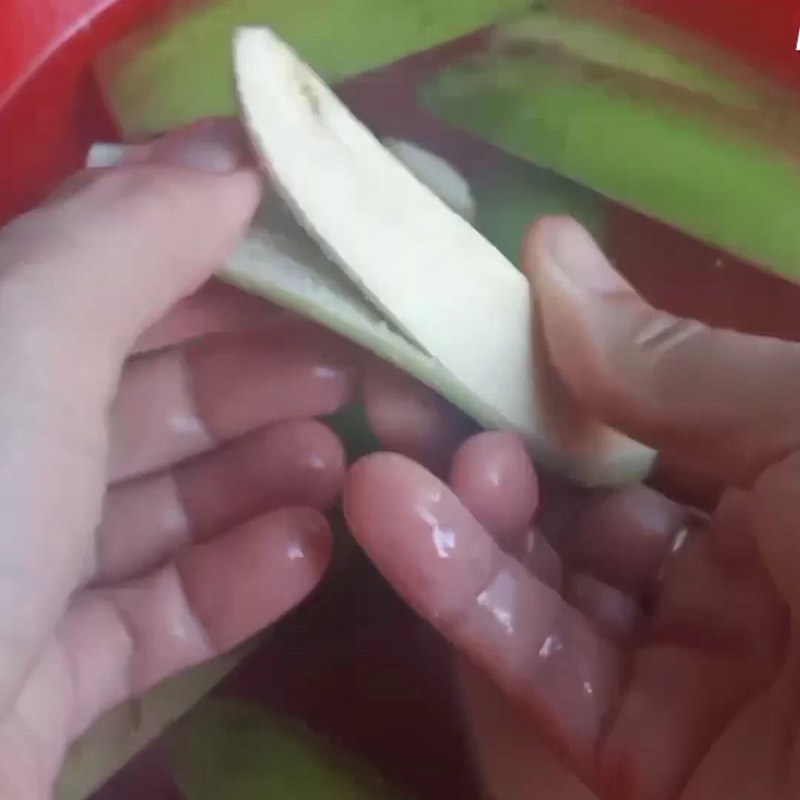 Cách làm chuối xanh chiên giòn sốt bơ tỏi lạ miệng, ăn vặt cực ngon - Hình 4