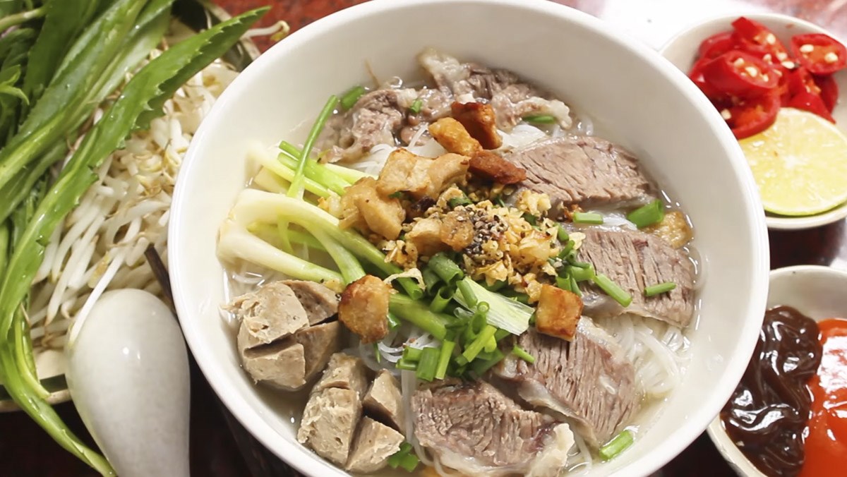 2 cách nấu hủ tiếu bò viên nước dùng trong veo hấp dẫn ngon dễ làm - Hình 27
