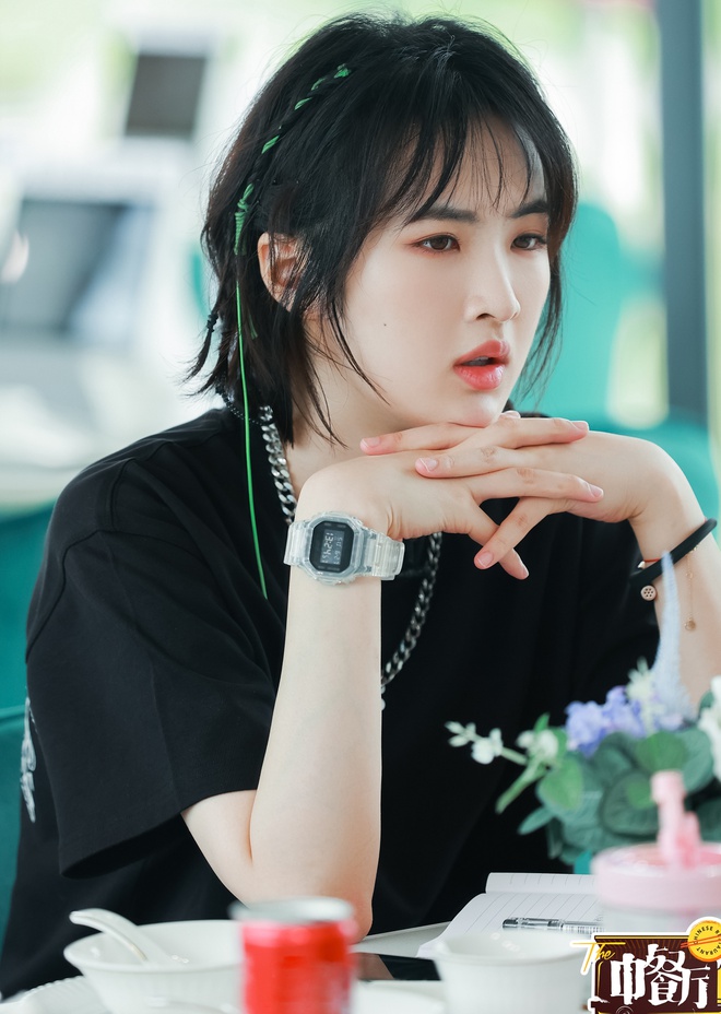 Ái nữ tập đoàn Huawei bị chê - Hình 2