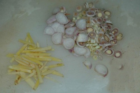 Bún cuốn cá hấp món ăn ngày nắng - Hình 2