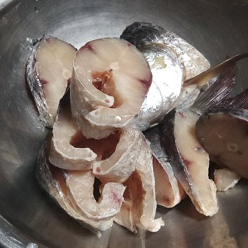 Cách làm cá trôi nấu canh chua thanh nhiệt ngon miệng dễ làm - Hình 3