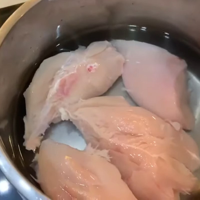 Cách làm sinh tố ức gà luộc giàu protein hỗ trợ tăng cơ bắp cực dễ uống - Hình 2