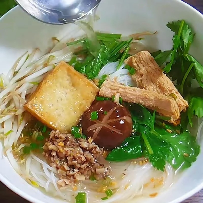 Cách nấu hủ tiếu Nam Vang chay ngon dễ thanh đạm cho ngày Vu Lan - Hình 23