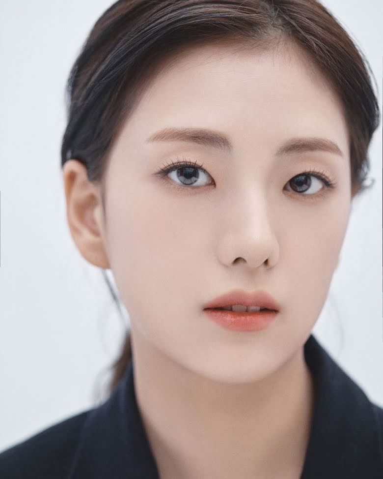 Chị gái Jisoo cũng khiến dân tình phải shock visual: Chẳng son phấn cầu kỳ mà lúc nào cũng đẹp mê mẩn - Hình 4