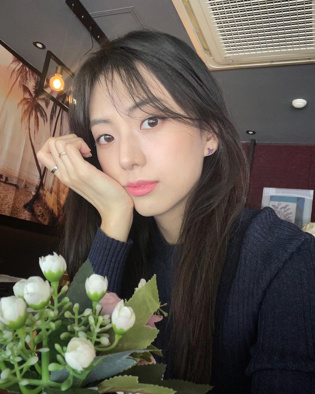 Chị gái Jisoo cũng khiến dân tình phải shock visual: Chẳng son phấn cầu kỳ mà lúc nào cũng đẹp mê mẩn - Hình 8
