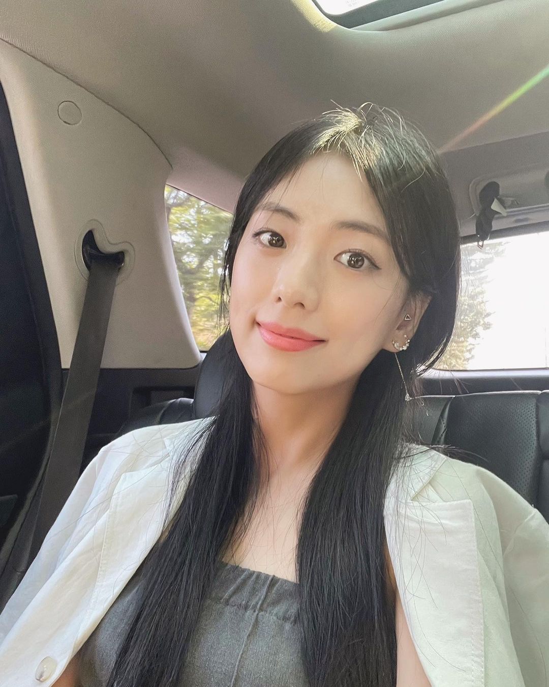 Chị gái Jisoo cũng khiến dân tình phải shock visual: Chẳng son phấn cầu kỳ mà lúc nào cũng đẹp mê mẩn - Hình 7