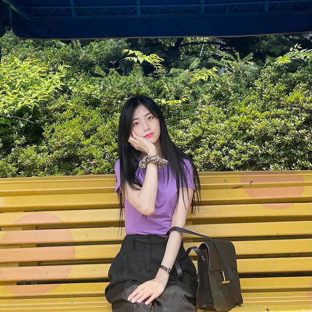 Chị gái Jisoo cũng khiến dân tình phải shock visual: Chẳng son phấn cầu kỳ mà lúc nào cũng đẹp mê mẩn - Hình 12