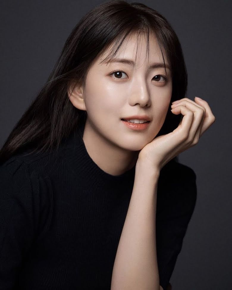 Chị gái Jisoo cũng khiến dân tình phải shock visual: Chẳng son phấn cầu kỳ mà lúc nào cũng đẹp mê mẩn - Hình 5