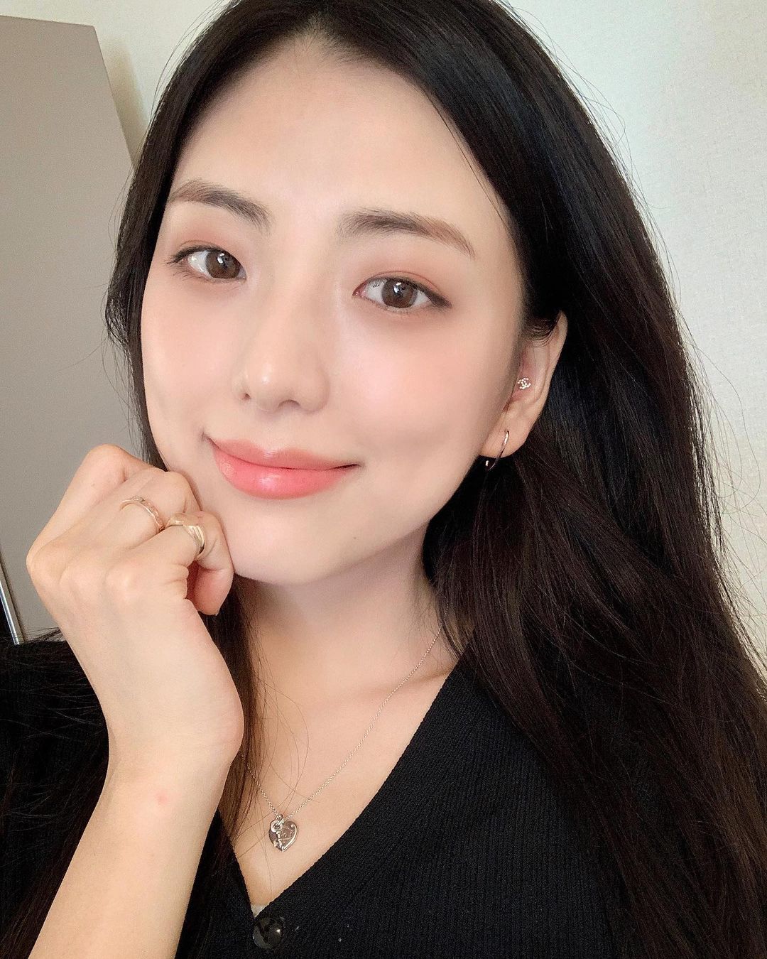 Chị gái Jisoo cũng khiến dân tình phải shock visual: Chẳng son phấn cầu kỳ mà lúc nào cũng đẹp mê mẩn - Hình 11
