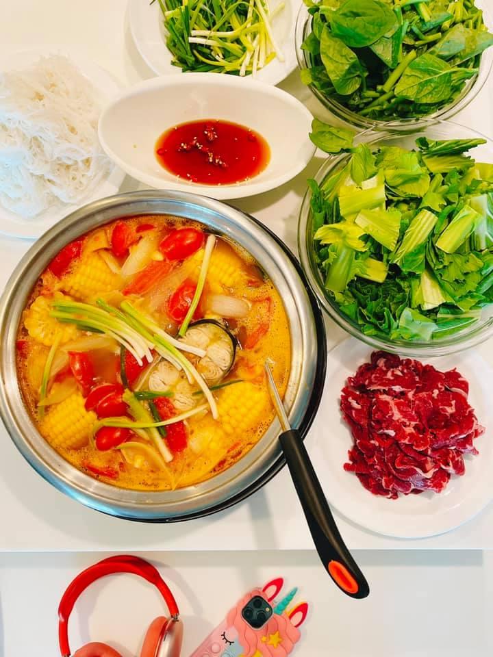 Con gái Đông Nhi quậy bà nội quyền lực - Hình 3