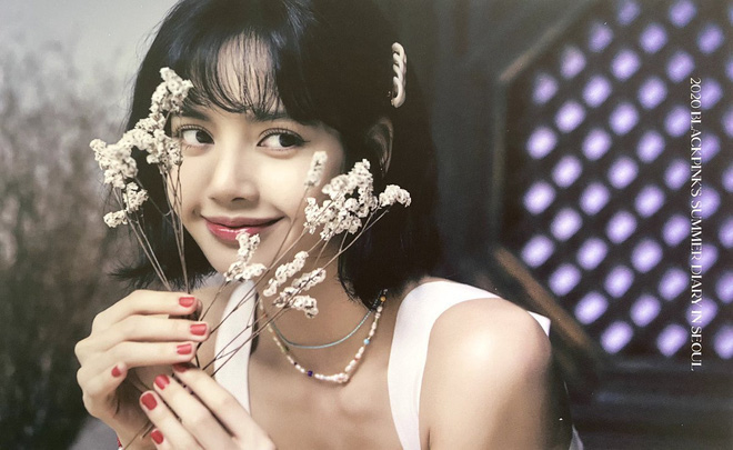 Giữa đêm Lisa (BLACKPINK) tự tung luôn ảnh tóc mới: Cực tây tôn lên gương mặt như búp bê, xinh đến mức xỉu ngang xỉu dọc - Hình 10