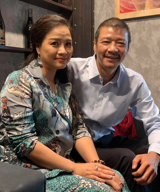 Hương Vị Tình Thân bẻ lái khét lẹt: Bố Nam lấy mẹ Thy, chị em vui vẻ huề cả làng? - Hình 4