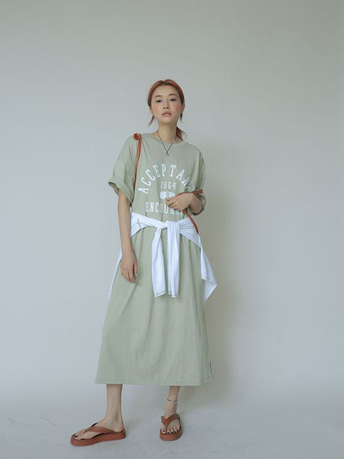 Phá cách với lối mix váy dáng rộng - Hình 10