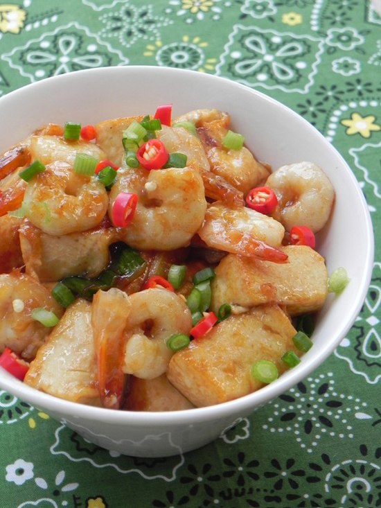 Tôm om đậu phụ đơn giản mà ngon - Hình 1