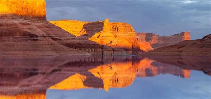 Vẻ kỳ vĩ của hồ nước nhân tạo độc đáo và đẹp nhất Tây Nam nước Mỹ - Hình 3