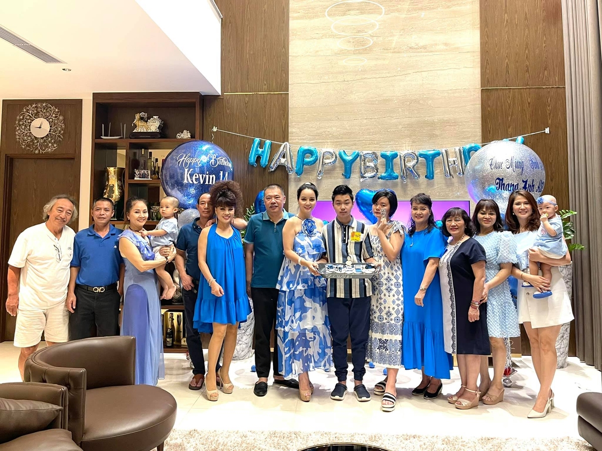Vợ chồng Mai Thu Huyền mừng sinh nhật con trai - Hình 8