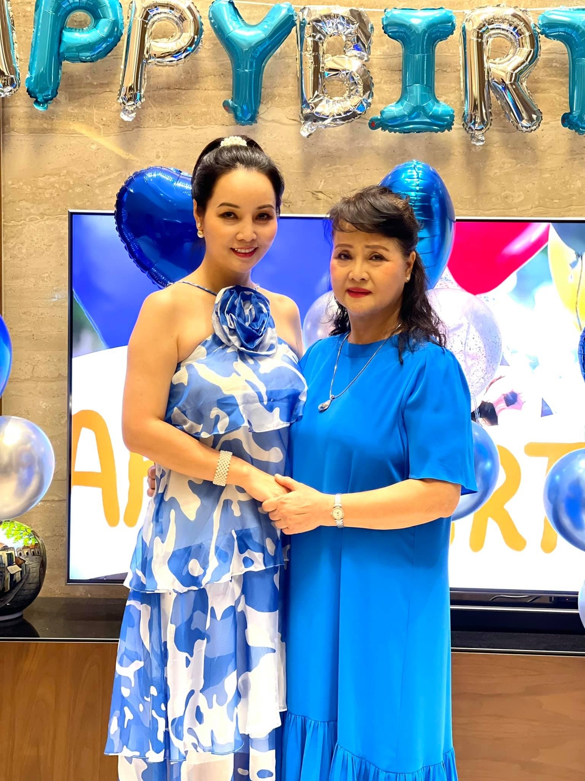 Vợ chồng Mai Thu Huyền mừng sinh nhật con trai - Hình 4