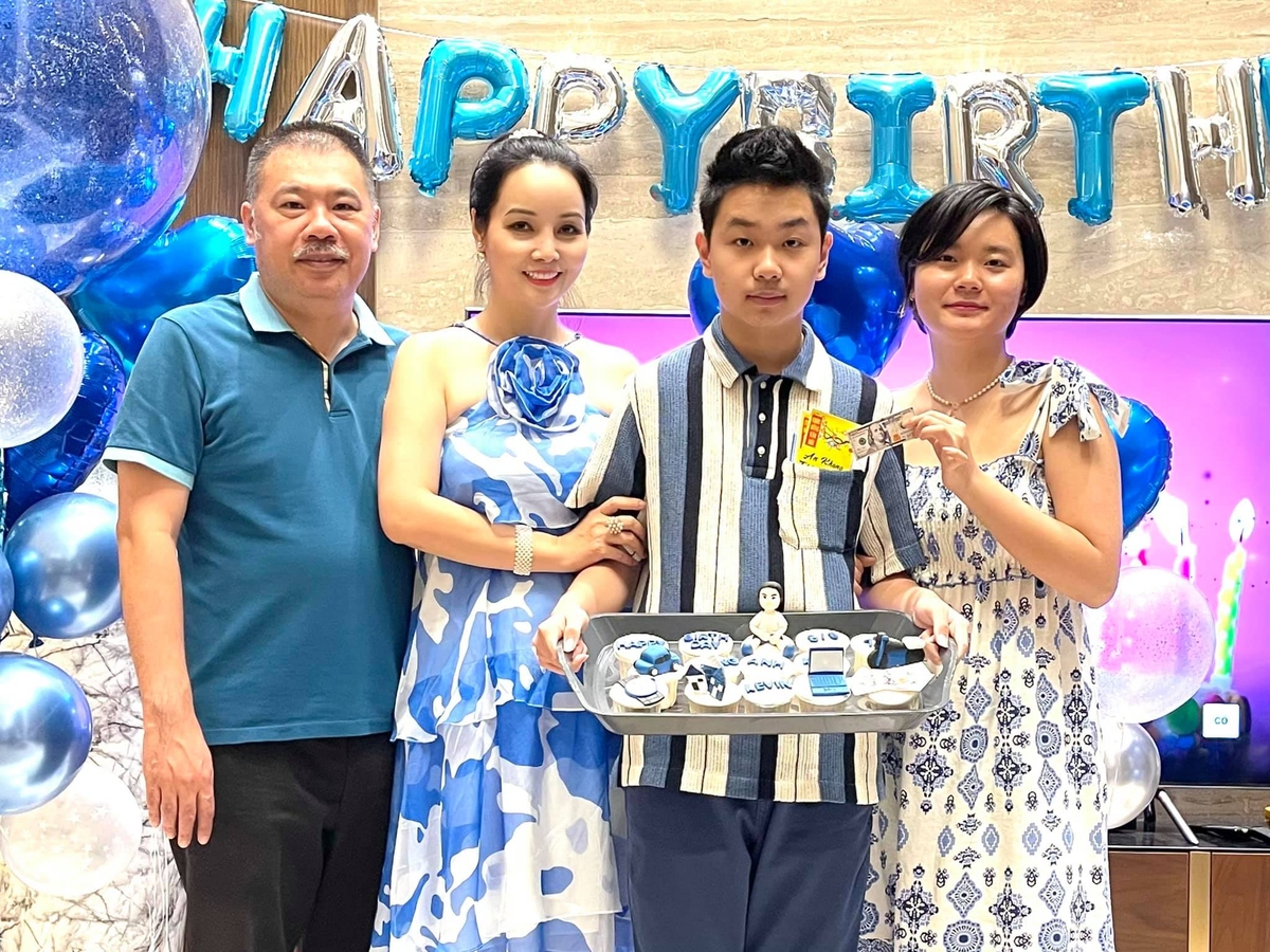 Vợ chồng Mai Thu Huyền mừng sinh nhật con trai - Hình 1
