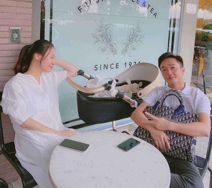 Xót xa những chiếc túi nghìn đô bị nhồi nhét như giỏ đi chợ - Hình 6