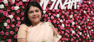 Falguni Nayar: Từ nhân viên ngân hàng đi bán mỹ phẩm trở thành nữ tỷ phú giàu thứ 2 Ấn Độ - Hình 7