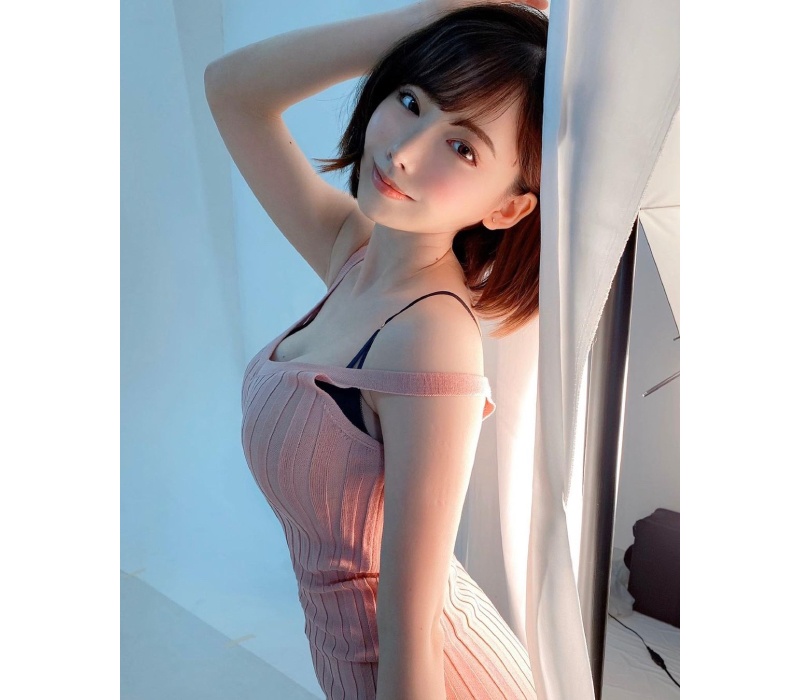 Vừa tuyên bố tuyển người sống thử, hot girl phim 18 đã rắc thính bằng hình thả dáng gợi cảm - Hình 10