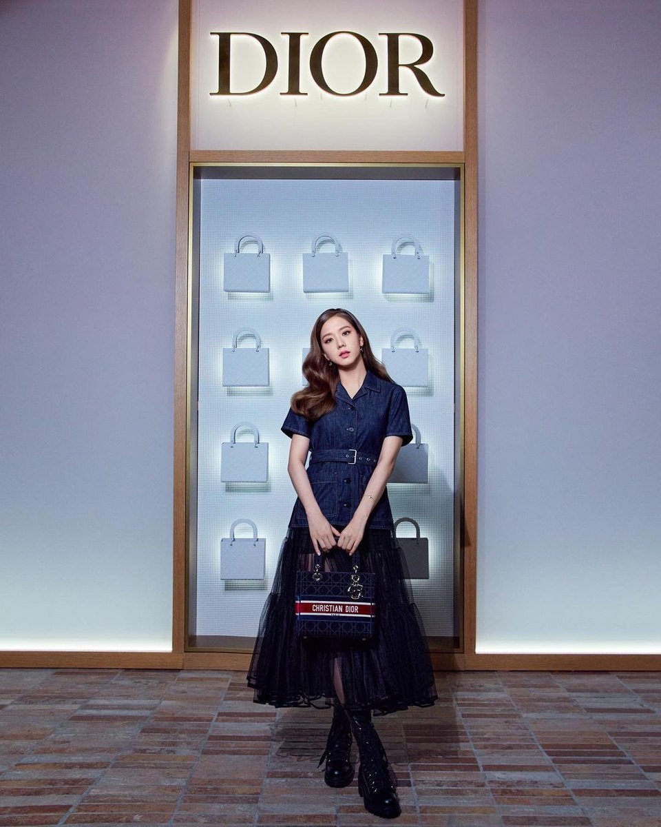 Dự sự kiện của Dior Jisoo BLACKPINK bị chê biểu cảm một màu  Phong cách  sao  Việt Giải Trí