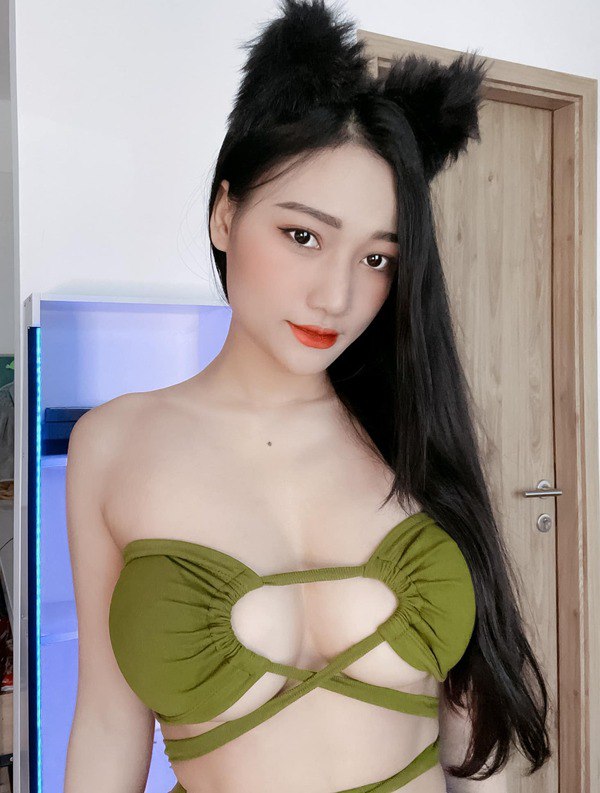 Hot girl Quảng Ninh mặc áo khoét rộng, vòng 1 căng tròn như muốn nhảy xổ ra ngoài - Hình 6