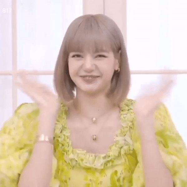 Lisa (BLACKPINK) livestream ra mắt solo: Bánh bèo xinh rụng rời, mái tóc tiền tỷ và bộ váy điệu đà tôn trọn vẹn visual - Hình 3