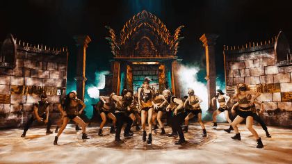 Lisa là main dancer có khác, múa cột cực bốc không như Rosé chỉ toàn vuốt tóc, nhìn dàn biên đạo hiểu luôn vì sao vũ đạo đỉnh! - Hình 11