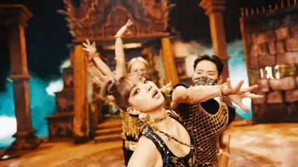 Lisa là main dancer có khác, múa cột cực bốc không như Rosé chỉ toàn vuốt tóc, nhìn dàn biên đạo hiểu luôn vì sao vũ đạo đỉnh! - Hình 2