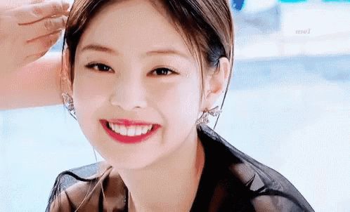 Tại sao gương mặt Jennie lại thu hút và được nhiều người muốn dao kéo để giống cô đến thế? - Hình 3