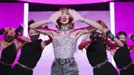 YG tung stage đặc biệt cho LALISA: Đèn đóm xịn xò hết cỡ, màn đổi outfit trên sân khấu của Lisa chính là điểm nhấn! - Hình 1