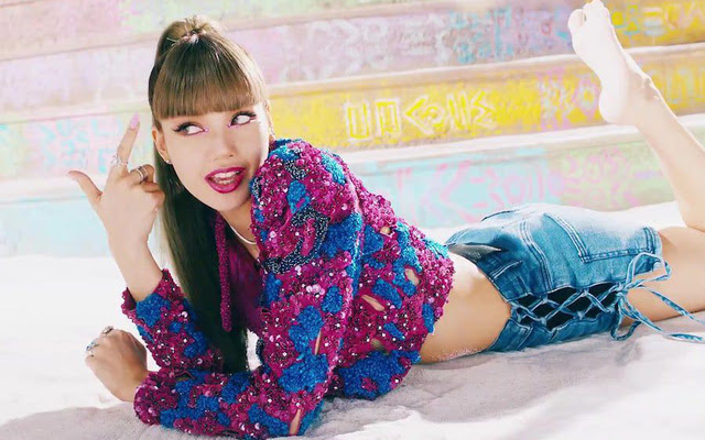 Lisa (BLACKPINK) ở hậu trường Lalisa bị bóc nhan sắc thật lộ khuyết điểm - Hình 2