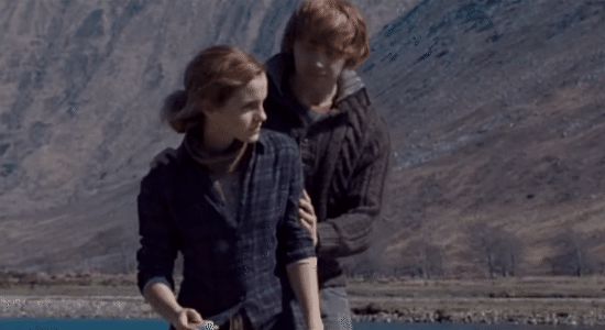 Cặp đôi Ron - Hermione vốn đã có cảnh ngọt lịm như thế này mà NSX Harry Potter lại cắt bỏ, lúc bị chê nhạt thì đừng có chối! - Hình 3