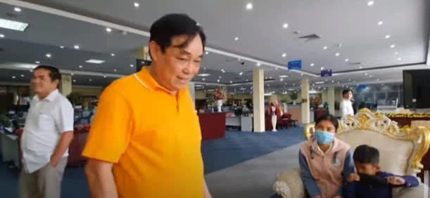 Ông Dũng lò vôi lộ tính cách thật khi gặp em bé mổ tim đến Đại Nam - Hình 1