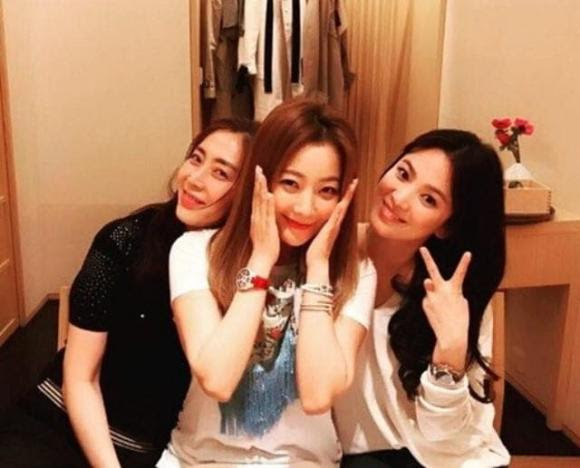Song Hye Kyo được Kim Hee Sun tiết lộ tính cách thật, chuyện với Song Joong Ki hot lại - Hình 1