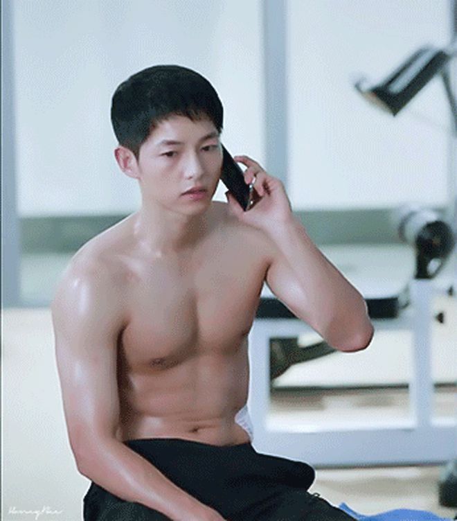 Chào tuổi mới Song Joong Ki với loạt tạo hình phim đẹp đến lịm người: Vincenzo hay anh đại úy mới là chân ái? - Hình 10