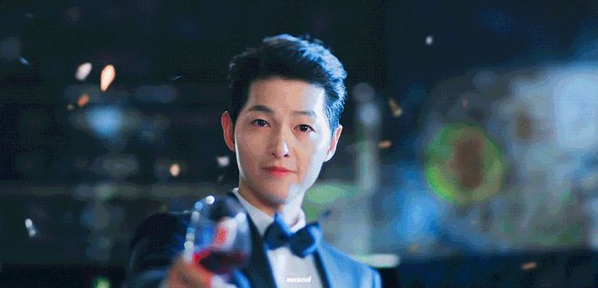 Chào tuổi mới Song Joong Ki với loạt tạo hình phim đẹp đến lịm người: Vincenzo hay anh đại úy mới là chân ái? - Hình 2