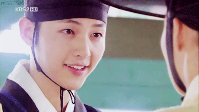 Chào tuổi mới Song Joong Ki với loạt tạo hình phim đẹp đến lịm người: Vincenzo hay anh đại úy mới là chân ái? - Hình 19