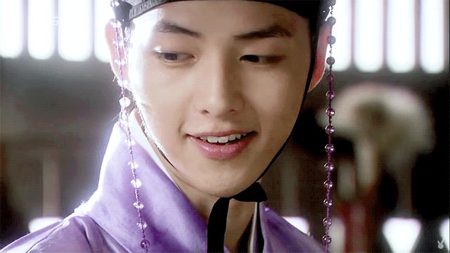 Chào tuổi mới Song Joong Ki với loạt tạo hình phim đẹp đến lịm người: Vincenzo hay anh đại úy mới là chân ái? - Hình 21