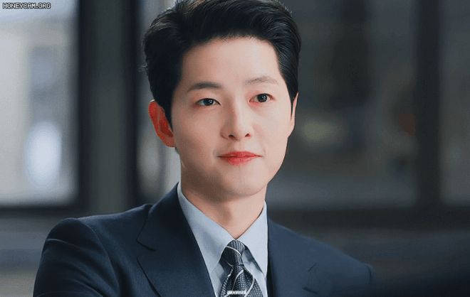 Chào tuổi mới Song Joong Ki với loạt tạo hình phim đẹp đến lịm người: Vincenzo hay anh đại úy mới là chân ái? - Hình 3